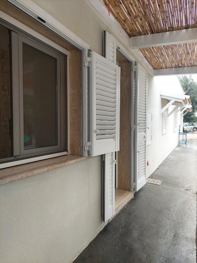 Il Vecchio Carrubo - Villa Con Piscina A Sfioro Macchia di Monte Exterior photo